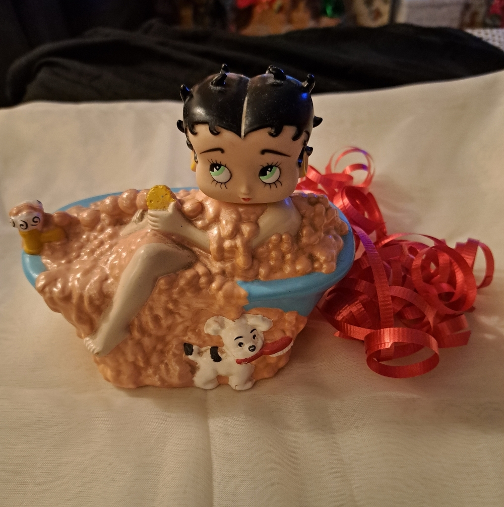 Betty Boop Bath Time Toy with Blue Tub
